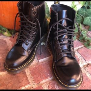Doc Martens Classic Boots in Black